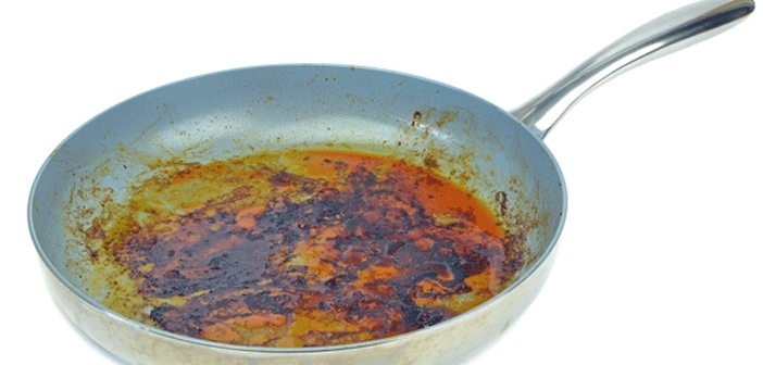 Tavalarındaki Yanmış Yağlar Nasıl Temizlenebilir? Tavalarındaki Yanmış Yağlar Nasıl Temizlenebilir?