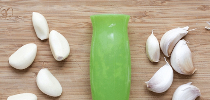 Ellerinizi Kokutmadan Sarımsak Soymak İçin Mutlaka Yapın!