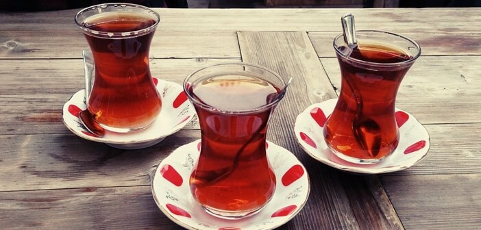 Çay Bardağındaki Lekeleri Kolay Yoldan Yok Etmek İçin